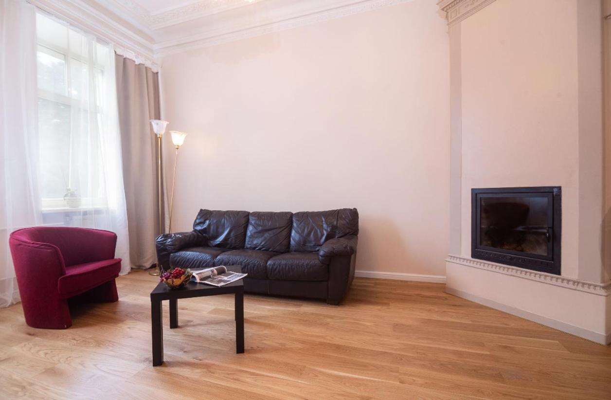 Riverside Apartment *